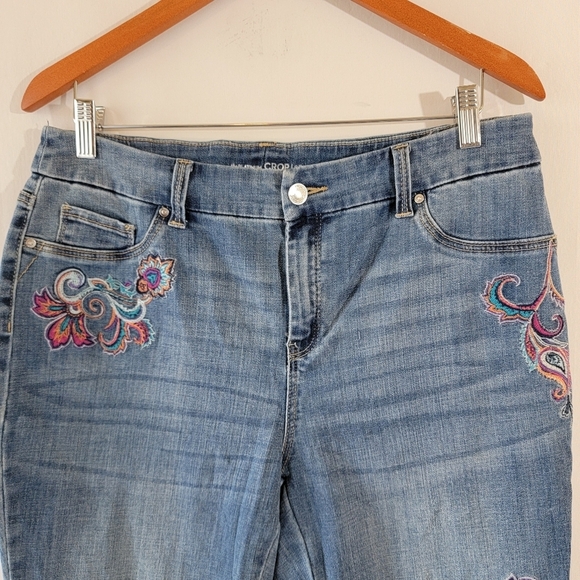 CHICO'S Women's The Platinum Crop Jeans Sz 2P Floral Embroidered High-Rise - Picture 3 of 12